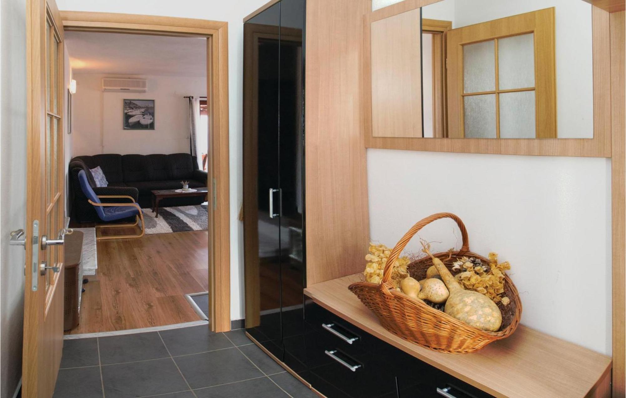 Nice Apartment In Splitska With Wifi Zewnętrze zdjęcie